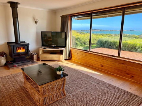 C4 Miles Beach Shack - Accommodation Brisbane 3