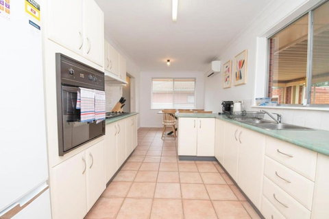 Cadogan House - Professionally Styled In CBD - Accommodation Brisbane 2