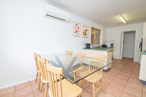 Cadogan House - Professionally Styled In CBD - Accommodation Brisbane 3