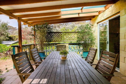 Camellia Cottage - Rustic Character Home 10 Minute Walk To The Centre Of Margs! - Accommodation Brisbane 0