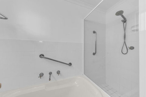 Capri Apartments - Accommodation Brisbane 3