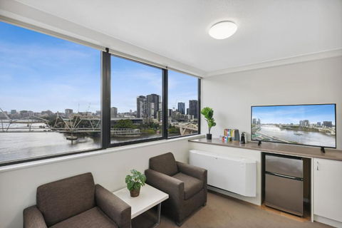 Central Brisbane Studio With Stunning River Views - Accommodation Brisbane 2