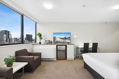 Central Brisbane Studio With Stunning River Views - Accommodation Brisbane 3