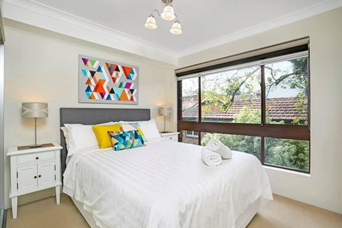 CN016-Modern Crows Nest Apartment, Easy CBD Access - Accommodation Brisbane 1