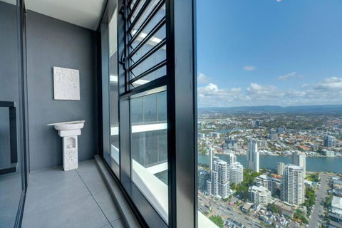 D-Ocean Retreat Modern 3-Bedroom Apartment - Accommodation Brisbane 2