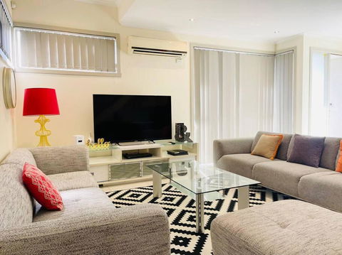 D104 Winston Fresh Fantastic - Accommodation Brisbane 0