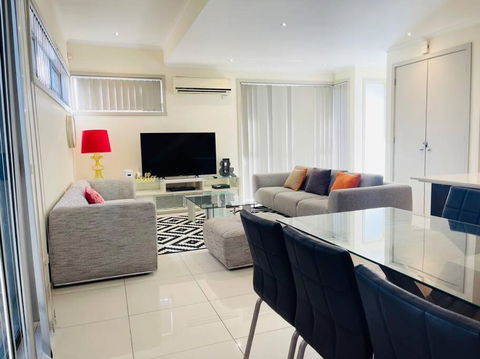 D104 Winston Fresh Fantastic - Accommodation Brisbane 1