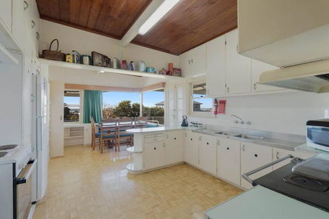 Dar-el -Great Old World Charm, Pet Friendly Home! - Accommodation Brisbane 3