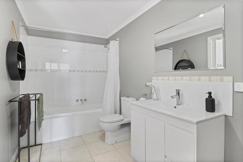 Dawn Retreat - Accommodation Brisbane 3