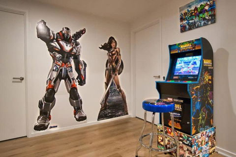 DC Vs Marvel Theme Ft Arcade Machine Pool Gym Sauna BBQ - Accommodation Brisbane 2