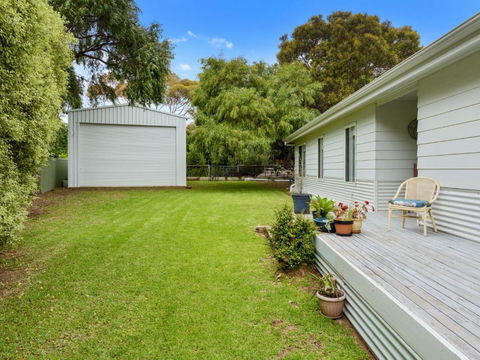 Decked Out At Dolphin 31 Dolphin Avenue - Accommodation Brisbane 1