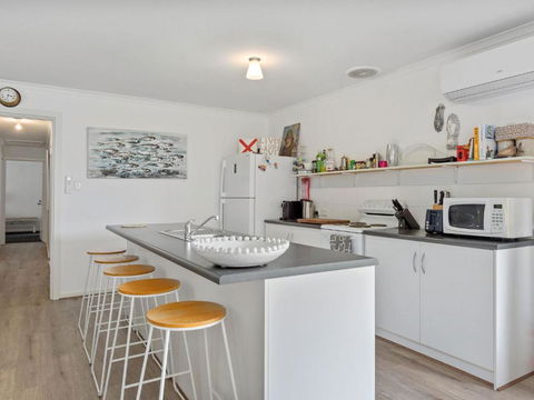 Decked Out At Dolphin 31 Dolphin Avenue - Accommodation Brisbane 2