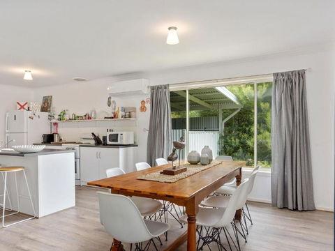 Decked Out At Dolphin 31 Dolphin Avenue - Accommodation Brisbane 3