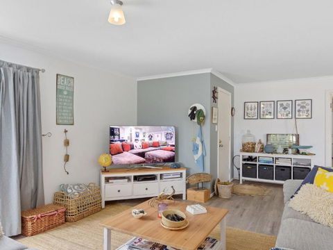 Decked Out At Dolphin 31 Dolphin Avenue - Accommodation Brisbane 4