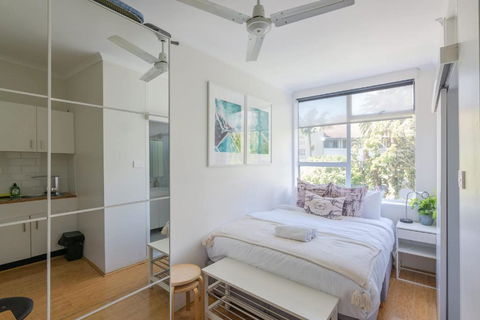 Delightful Darling Point Studio W Stunning Rooftop - Accommodation Brisbane 2