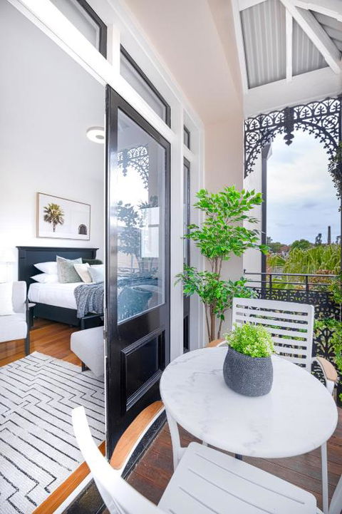 Designer Styled Studio In Central Trendy Glebe - Accommodation Brisbane 0