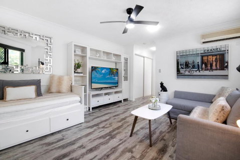 Designer Suites - Diors Delight - Surfers Paradise - Accommodation Brisbane 0