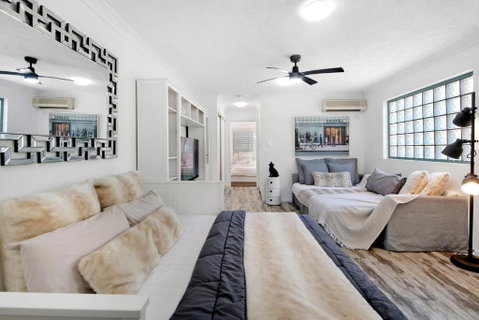 Designer Suites - Diors Delight - Surfers Paradise - Accommodation Brisbane 4