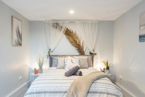 Detached Double Room - Seconds To Transport - Close To China Town - Shared Bathroom - Accommodation Brisbane 0