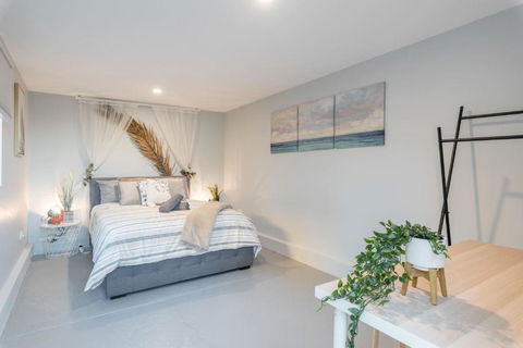 Detached Double Room - Seconds To Transport - Close To China Town - Shared Bathroom - Accommodation Brisbane 2