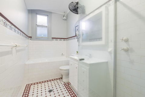 Detached Double Room - Seconds To Transport - Close To China Town - Shared Bathroom - Accommodation Brisbane 3