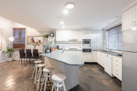 Detached Double Room - Seconds To Transport - Close To China Town - Shared Bathroom - Accommodation Brisbane 4