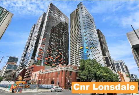 2BR 2BATH + CAR = QUALITY & STYLE IN MELBOURNE CBD - Accommodation Brisbane 0