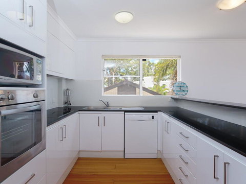 3 'The Clippers' 131 Soldiers Point Road - Fabulous Waterfront Unit - Accommodation Brisbane 1