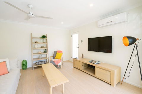 3 Bedroom Apartment Minutes From Main Beach - Accommodation Brisbane 1
