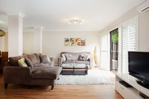 3-Bed Home With BBQ Patio Near Parks And Playgrounds - Accommodation Brisbane 0