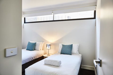 3-Bed House With Rooftop And Parking Near Yarra Park - Accommodation Brisbane 3