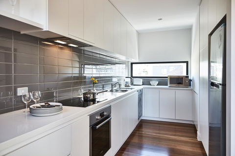 3-Bed House With Rooftop And Parking Near Yarra Park - Accommodation Brisbane 2