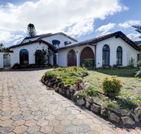 31 Rest Point Absolute Waterfront with Jetty - Accommodation Brisbane