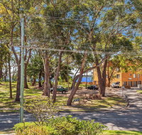 4 'Magnus Gardens' 7 Magnus St - beautiful air conditioned unit with filtered water views  WIFI - Accommodation Brisbane
