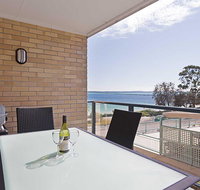 4 'Shoreline' 7 Victoria Parade - views over Fly Point and Marina - Accommodation Brisbane