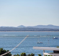 4 'Yarramundi' 47 Magnus Street - air conditioned unit with water views - Accommodation Brisbane