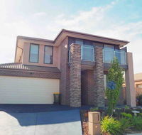 4 Bed 2 And A Half Bath Luxury Villa in Point Cook - Accommodation Brisbane