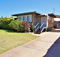 5 Learmonth Street - Close to town centre - Accommodation Brisbane