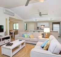 6 Orania Court - Rainbow Shores Absolutely gorgeous beach side property within 200 metres walk to the beach