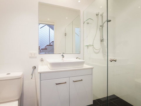 7 Judith Street - Stunning Duplex With Ducted Air - Accommodation Brisbane 3