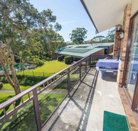 73 'Bay Parklands' 2 Gowrie Avenue - solar heated pool spa tennis court  views - Accommodation Brisbane