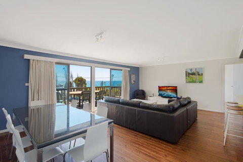 74 Ocean Parade - Accommodation Brisbane 0