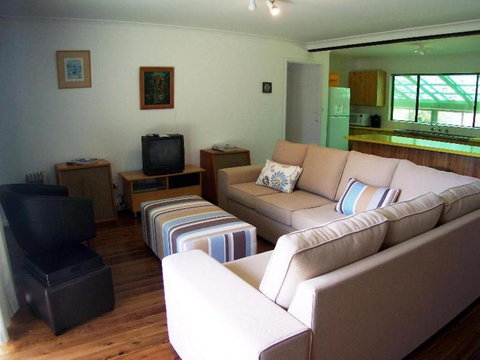 74 Ocean Parade - Accommodation Brisbane 3