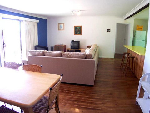 74 Ocean Parade - Accommodation Brisbane 2