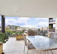 8 'Carrington' 15 Government Road - spacious unit with air conditioning and lift - Accommodation Brisbane