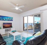 8 'Kiah'  53 Victoria Parade - stunning water views WIFI  Air Con - Accommodation Brisbane