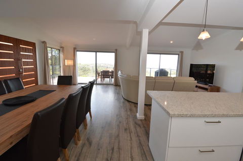 91 Berrambool Drive - Accommodation Brisbane 1