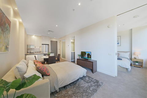 A Comfy & Central 2BR Apt Near Flinders Station - Accommodation Brisbane 2