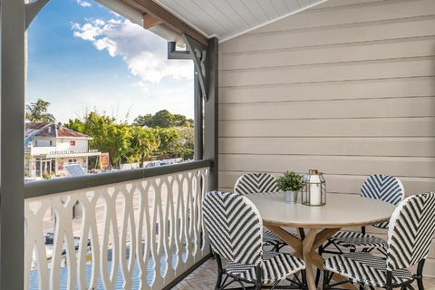 A PERFECT STAY - Luxe & Bloom - Accommodation Brisbane 3