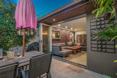 A SWEET ESCAPE - Brandon St Beach & Spa - Accommodation Brisbane 0